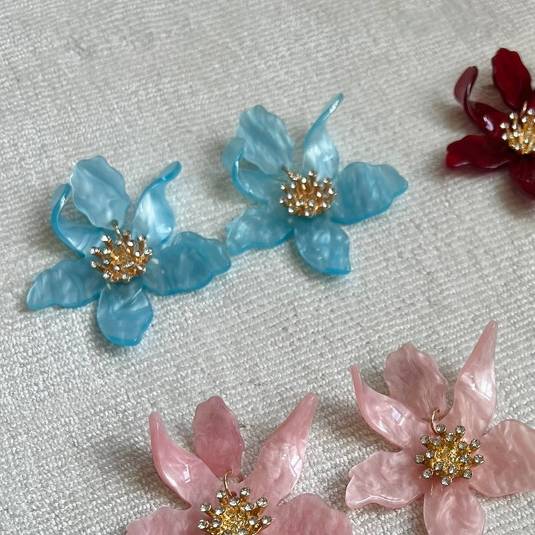 Magnolia earrings light blue