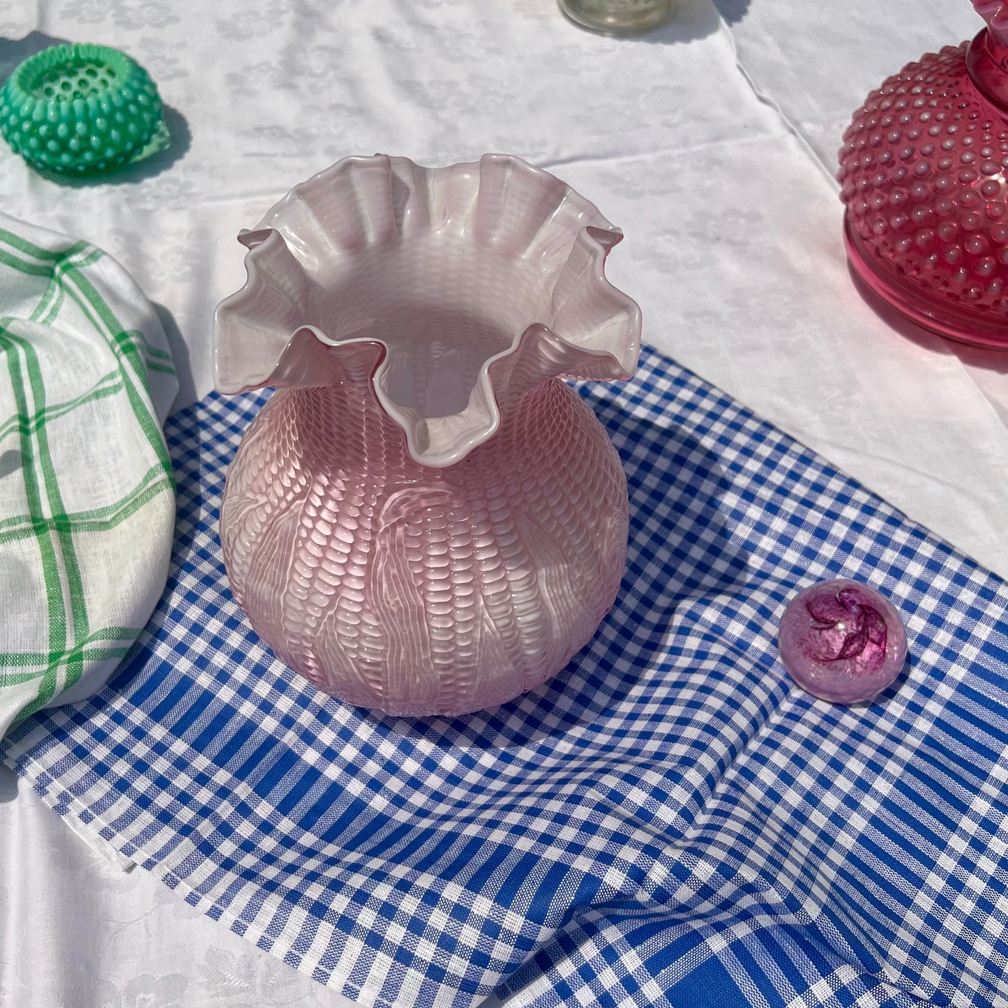 Bonbon pink glass vase